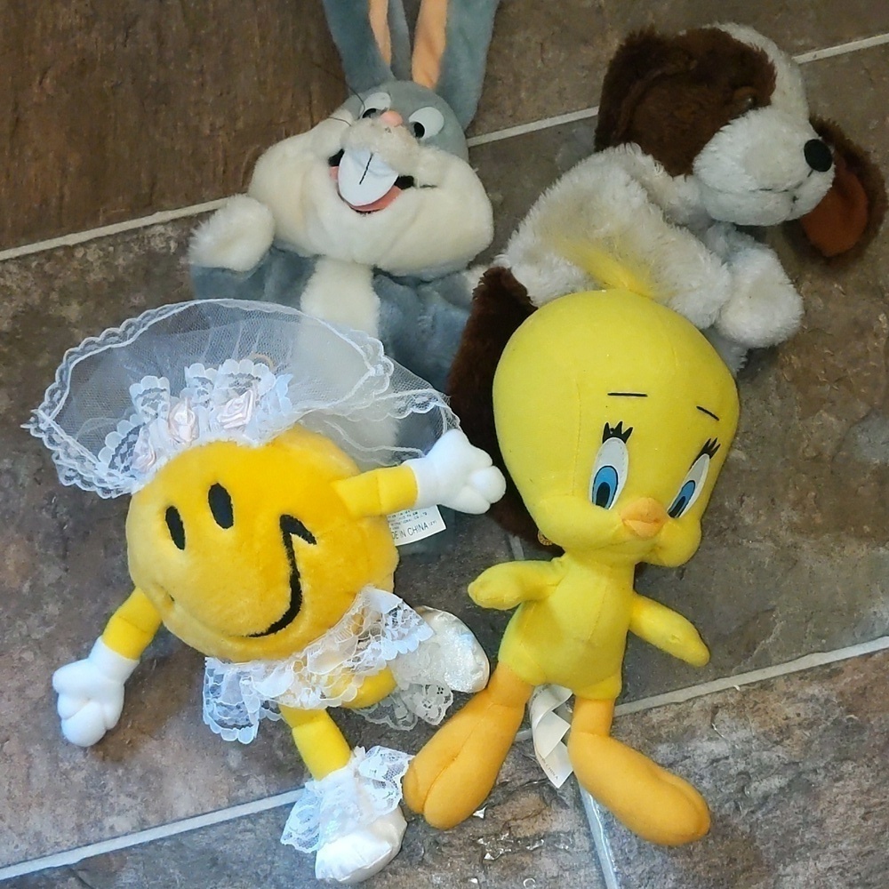 Tweety, smilie bride, dog puppet, and bugs Bunny puppet.